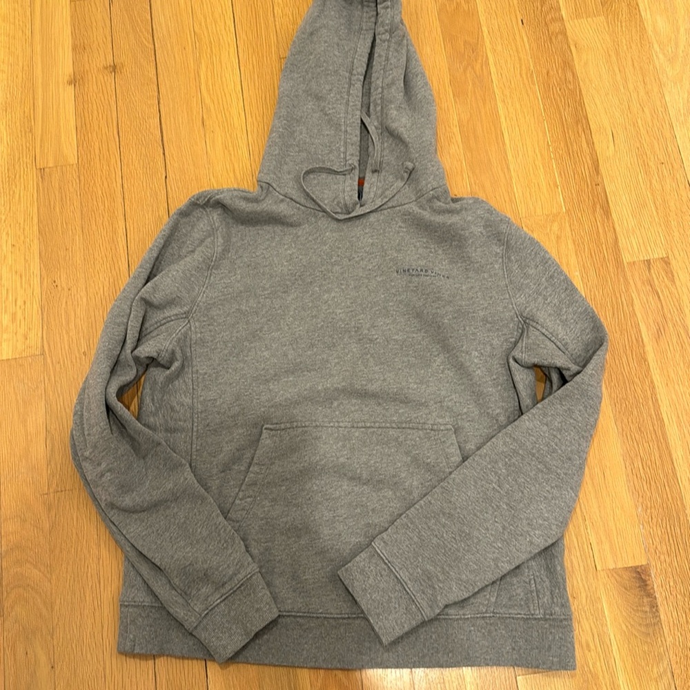Vineyard Vines gray men’s hoodie sweatshirt, medium, great condition.